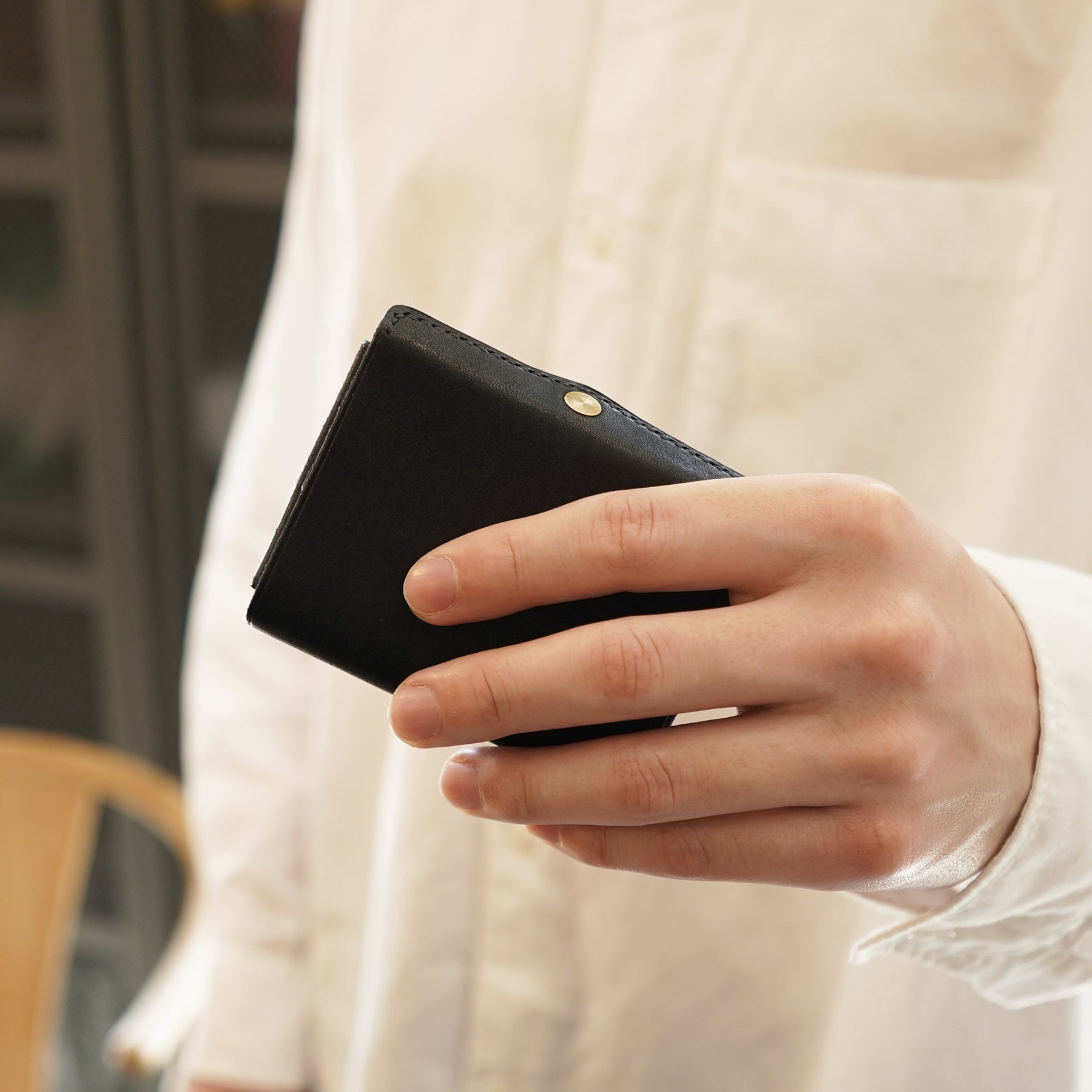 圧倒的な携行性!カードサイズの極小三つ折り財布『timik ティミック』