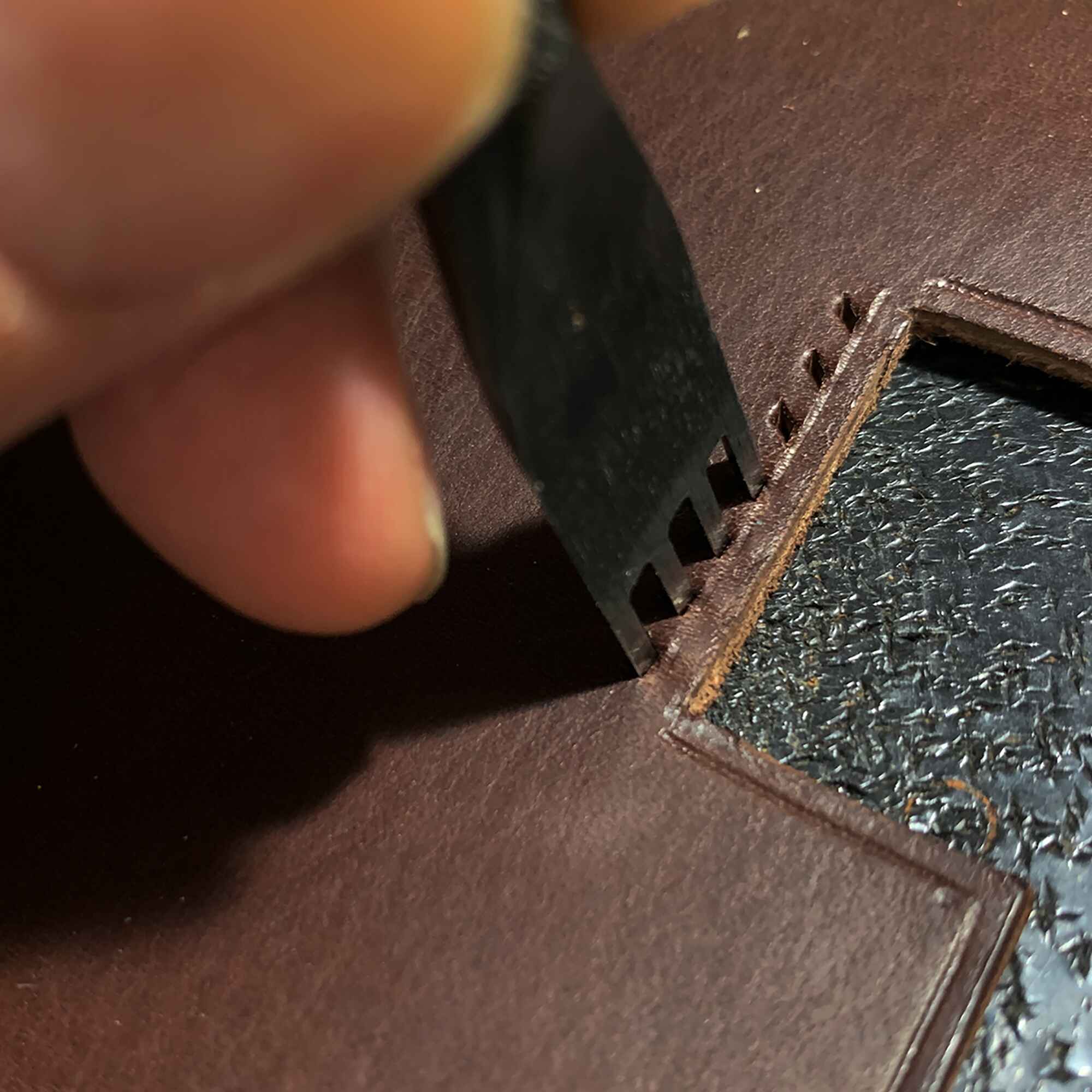 ペントレイのように使える tenui-手縫い イタリアンレザースリムペンケース ROLIA graffi(ローリア/ グラフィー)