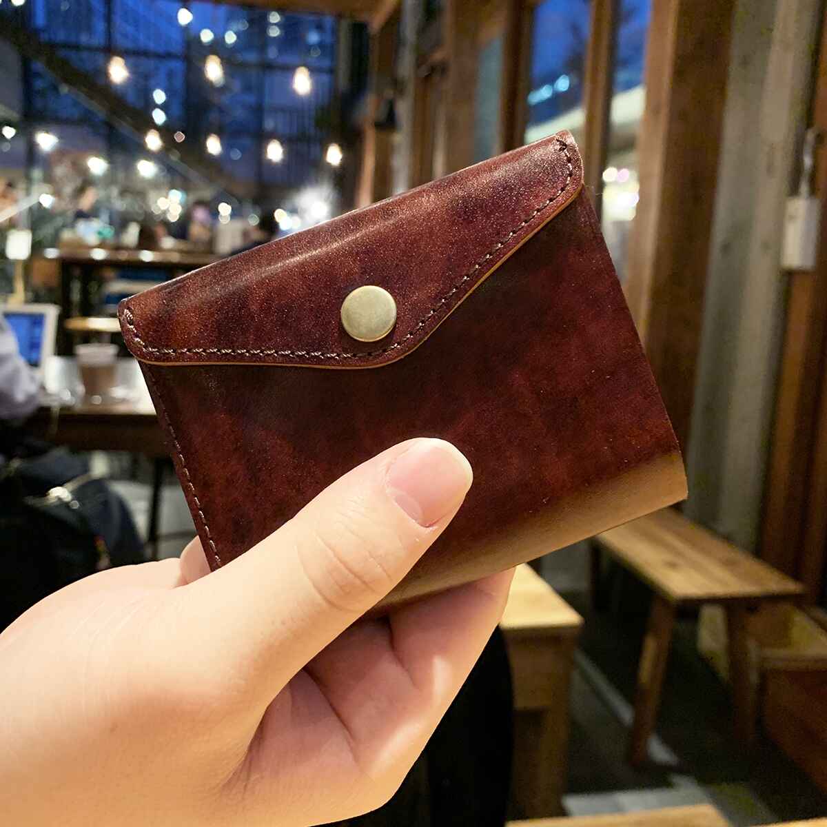小さくても驚きの使い勝手と収納力!便利な見開きタテ持ち micro wallet / bleed(マイクロウォレット / ブリード)