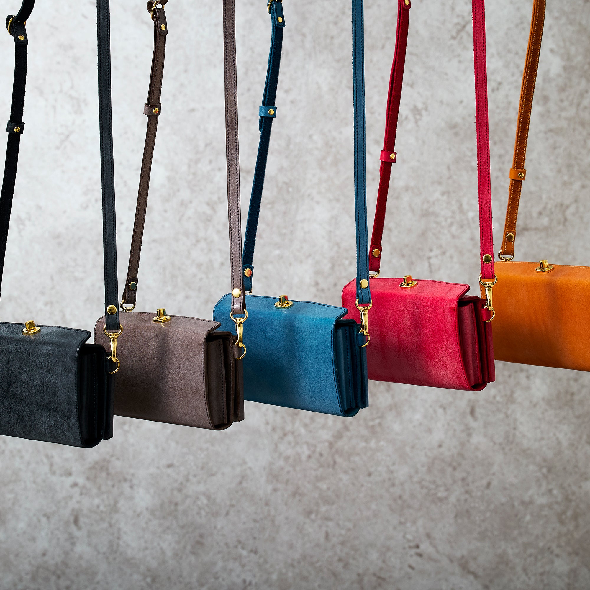 コンパクトにおでかけ!『1秒ショルダー®︎wallet』 秒でサクッと、片手だけでお支払い!スマホも入る!小さく速いお財布ショルダー