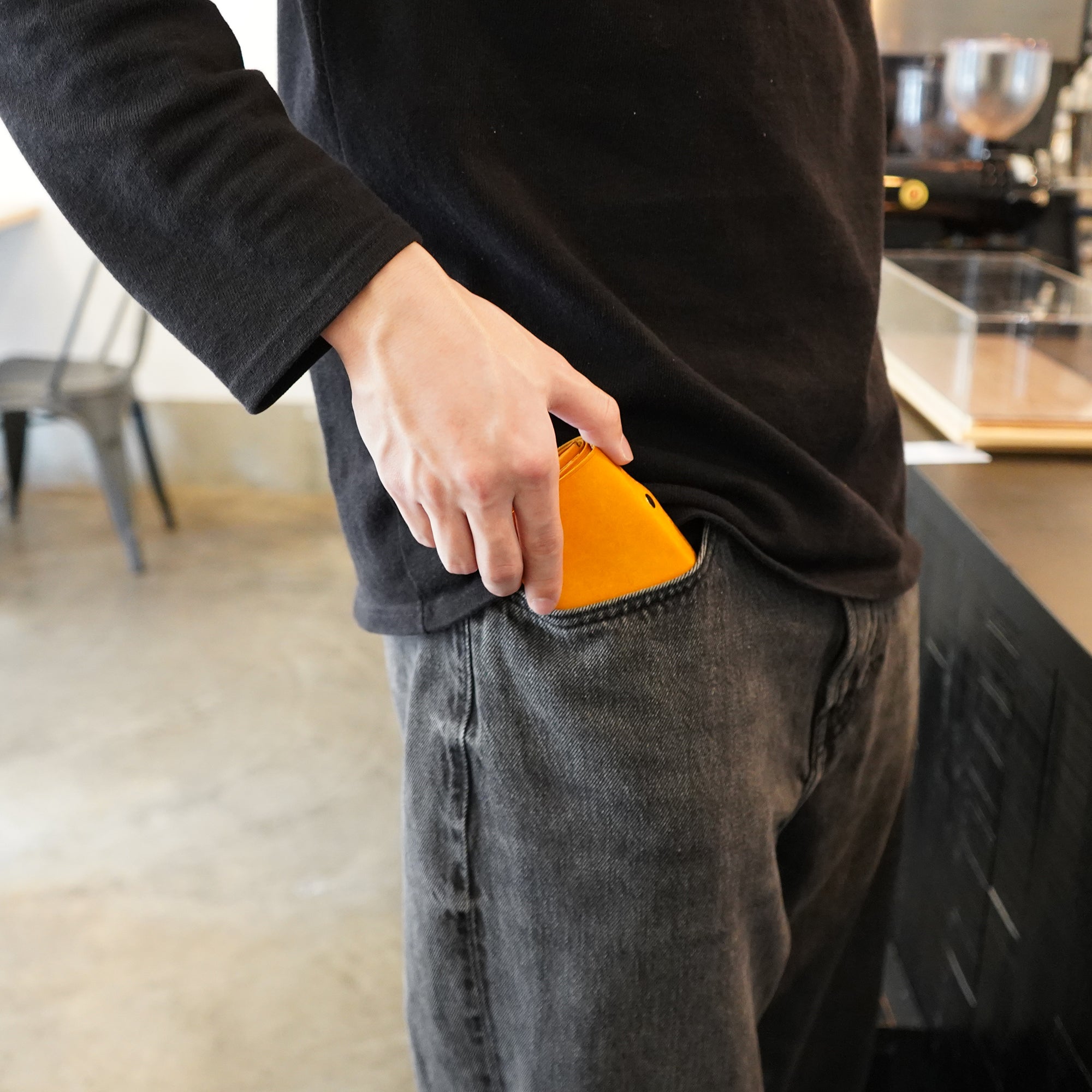 圧倒的な携行性!カードサイズの極小三つ折り財布『timik ティミック』