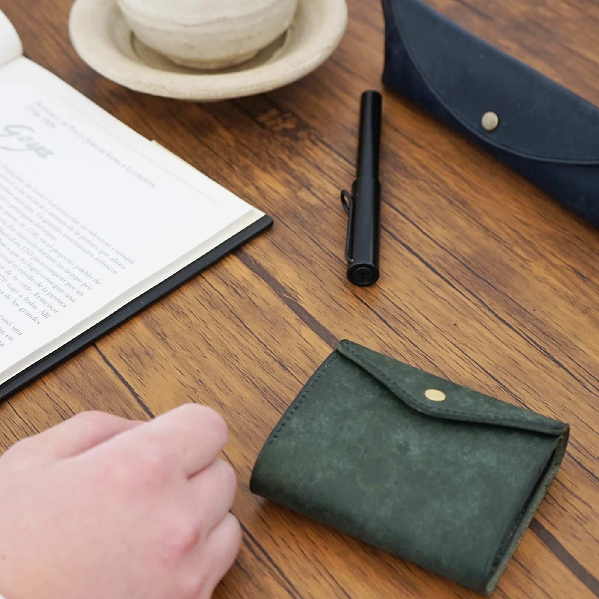 一瞬で開いて カードがスッと出しやすい micro wallet IC / graffi(マイクロウォレットIC / グラフィー)