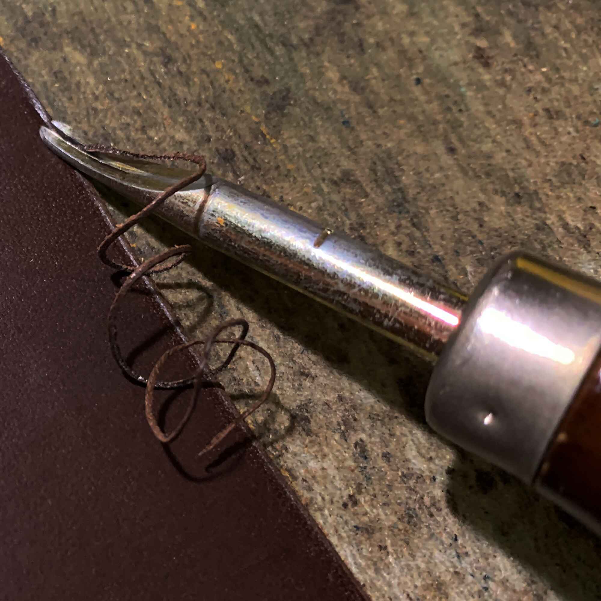 ペントレイのように使える tenui-手縫い イタリアンレザースリムペンケース ROLIA graffi(ローリア/ グラフィー)