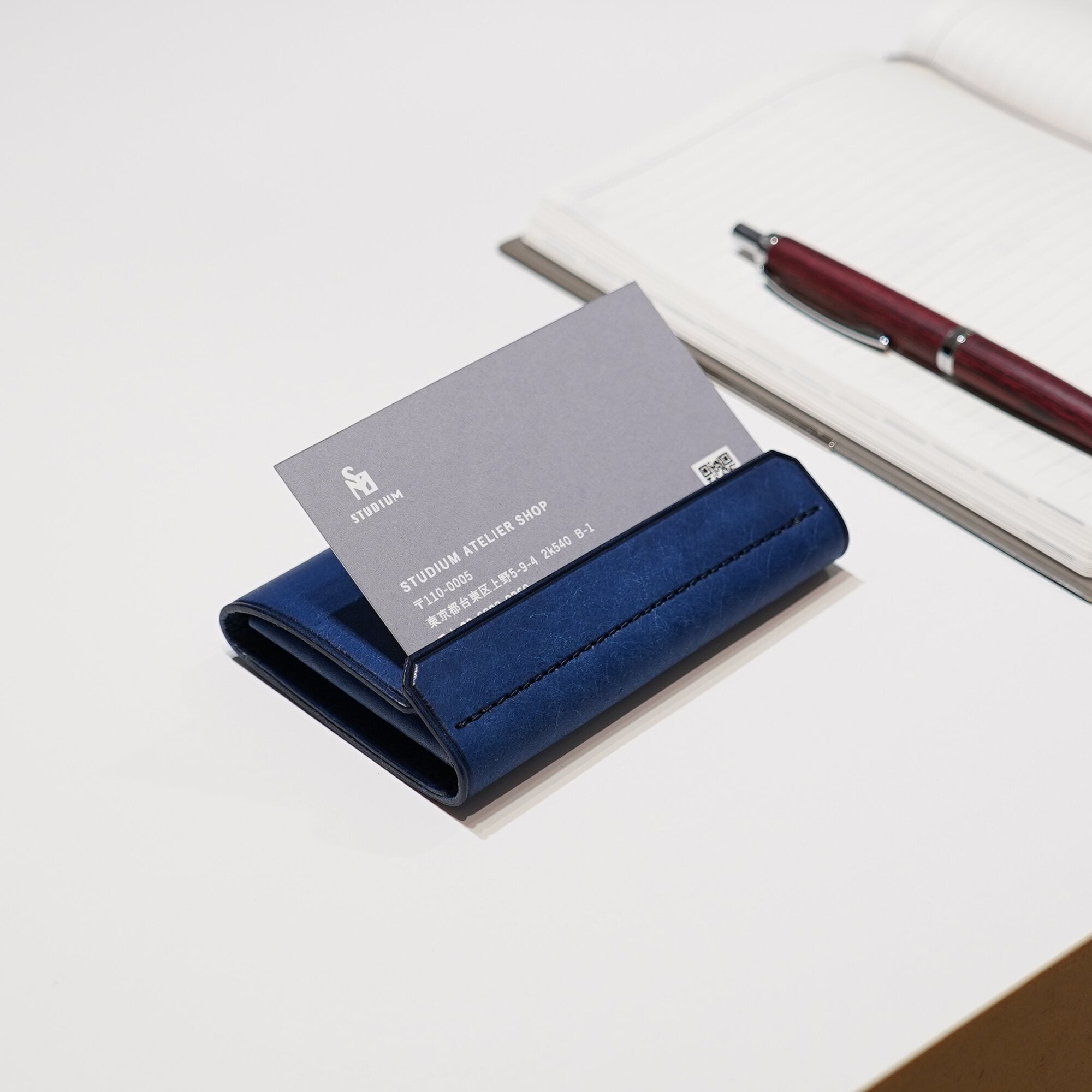 「名刺が立つ。次世代名刺入れ」L-stand Compact / graffi(エルスタンドコンパクト/グラフィー)