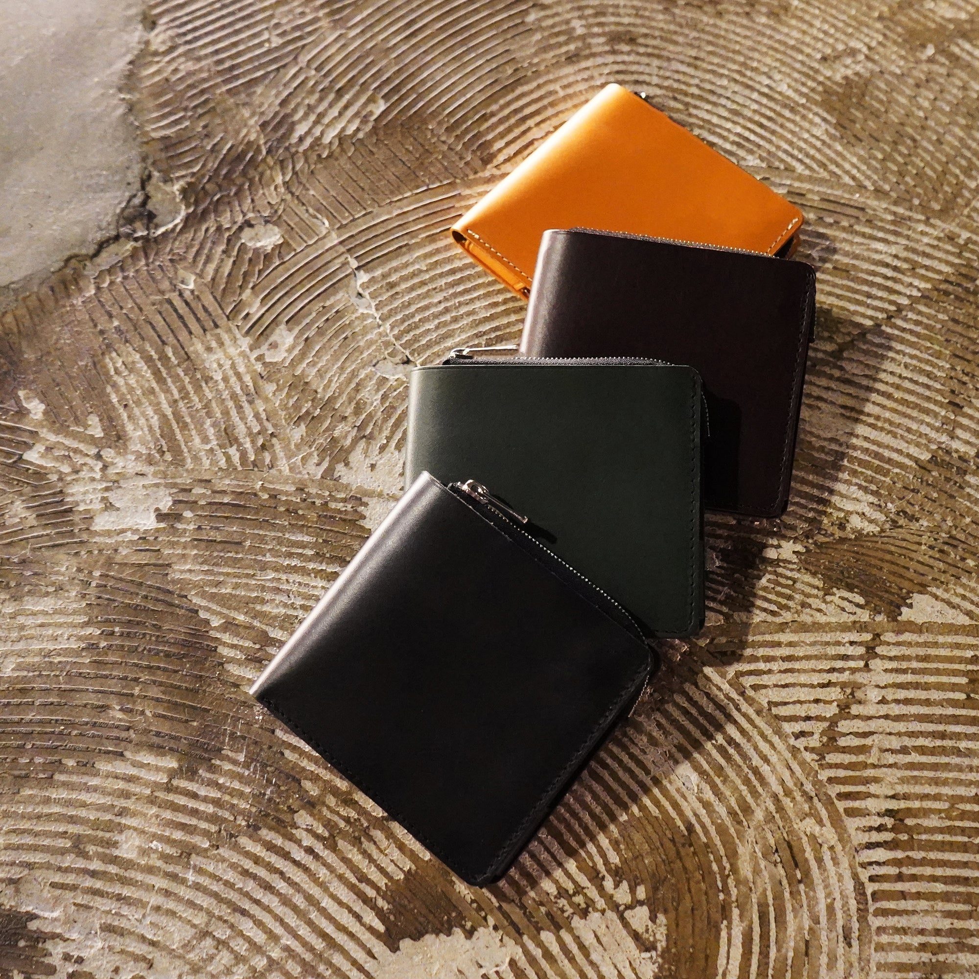 中身を入れても薄さをキープ!薄くて軽く速い、二つ折り財布『POKET FIT ポケトフィット』