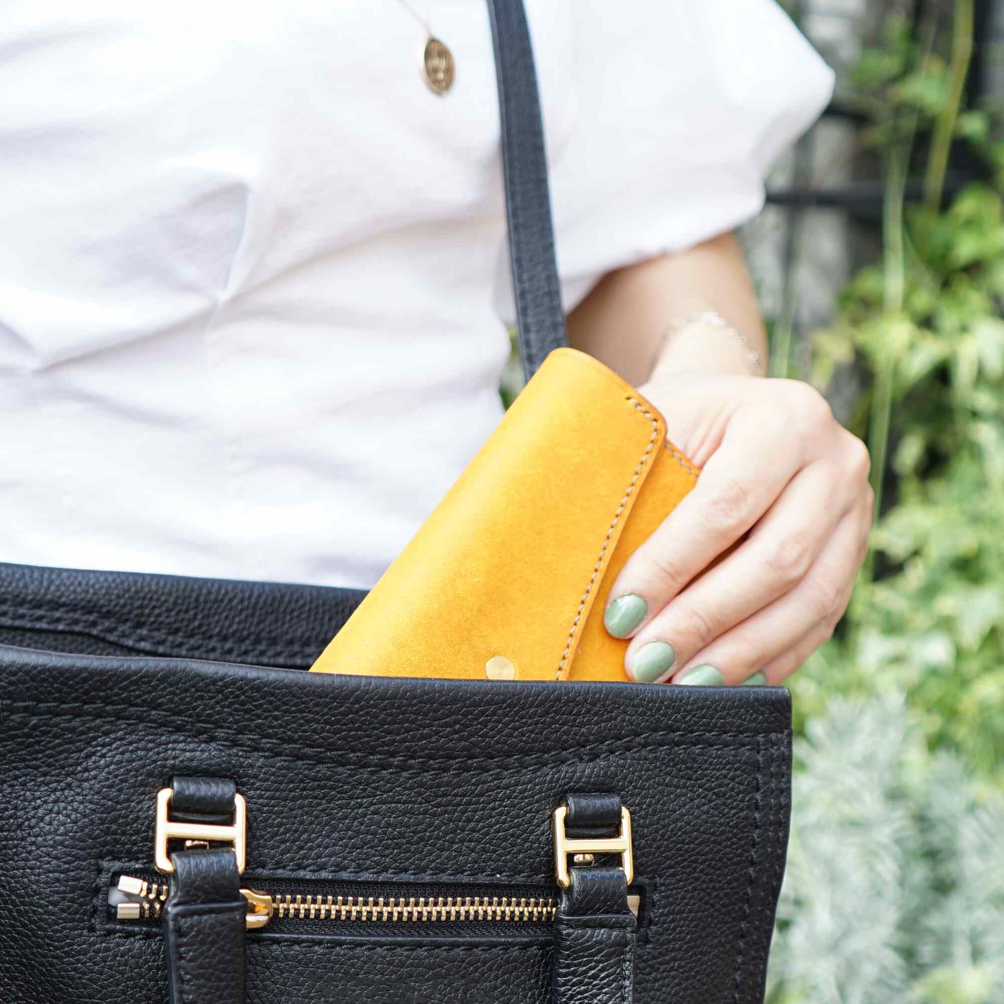 「カードが立つ/小銭が広がる」小さい長財布 stand up wallet GA/ graffi(スタンドアップウォレットGA/ グラフィー)