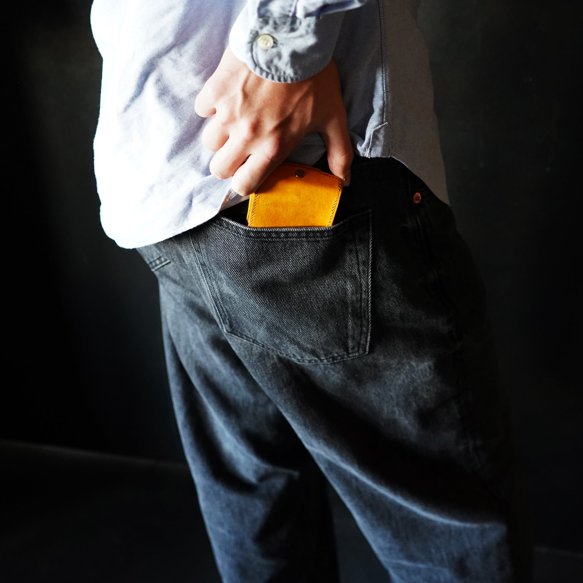 片手で瞬時に開き、カードが立つ!カードウォレット『スナップホルダー』