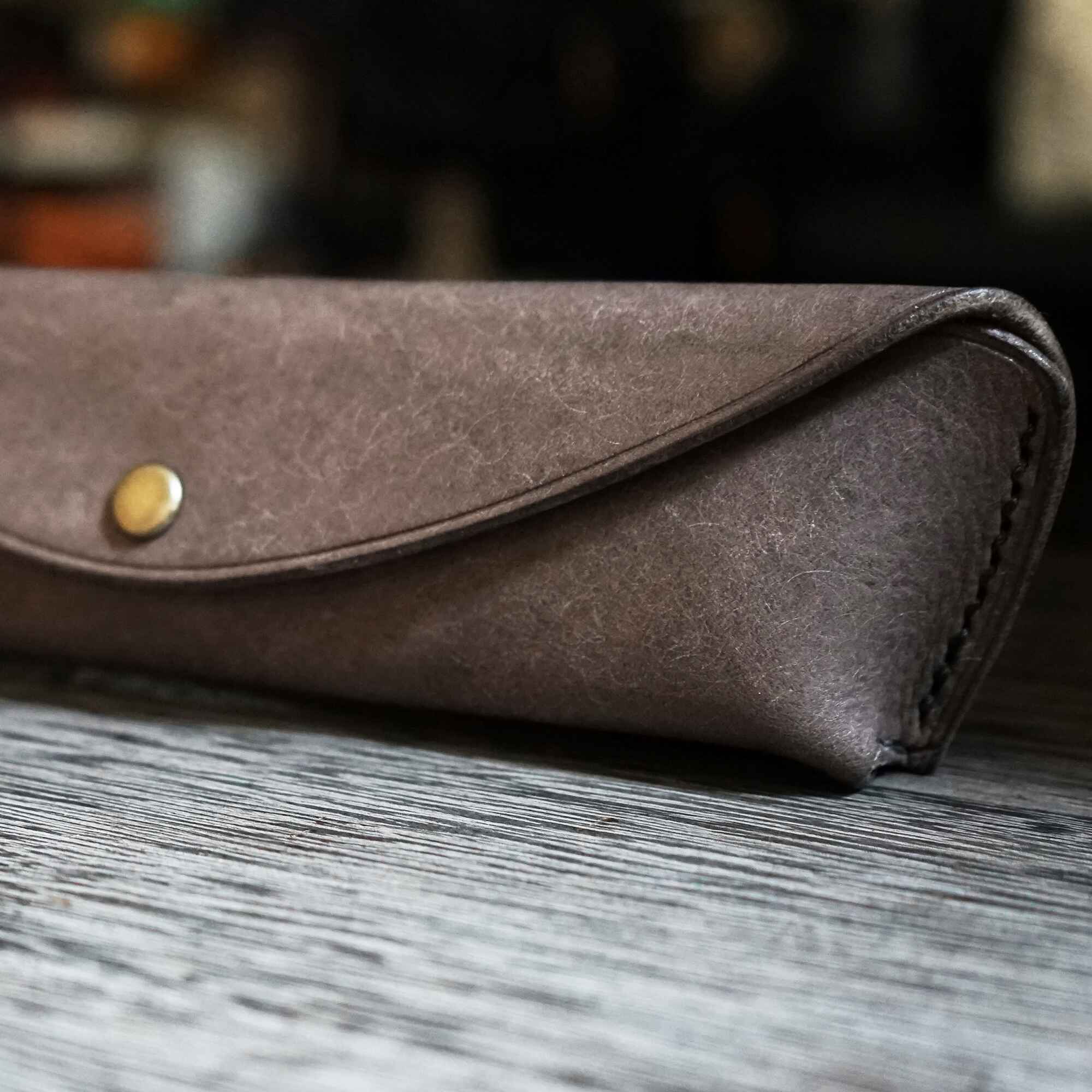 ペントレイのように使える tenui-手縫い イタリアンレザースリムペンケース ROLIA graffi(ローリア/ グラフィー)