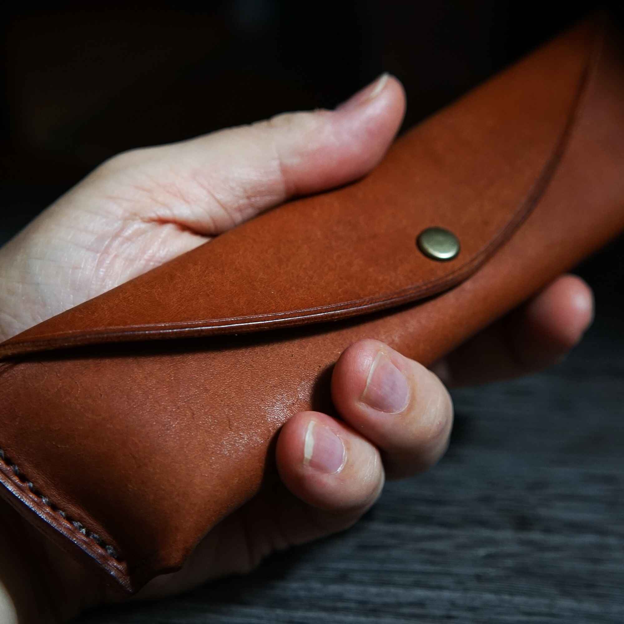 ペントレイのように使える tenui-手縫い イタリアンレザースリムペンケース ROLIA graffi(ローリア/ グラフィー)