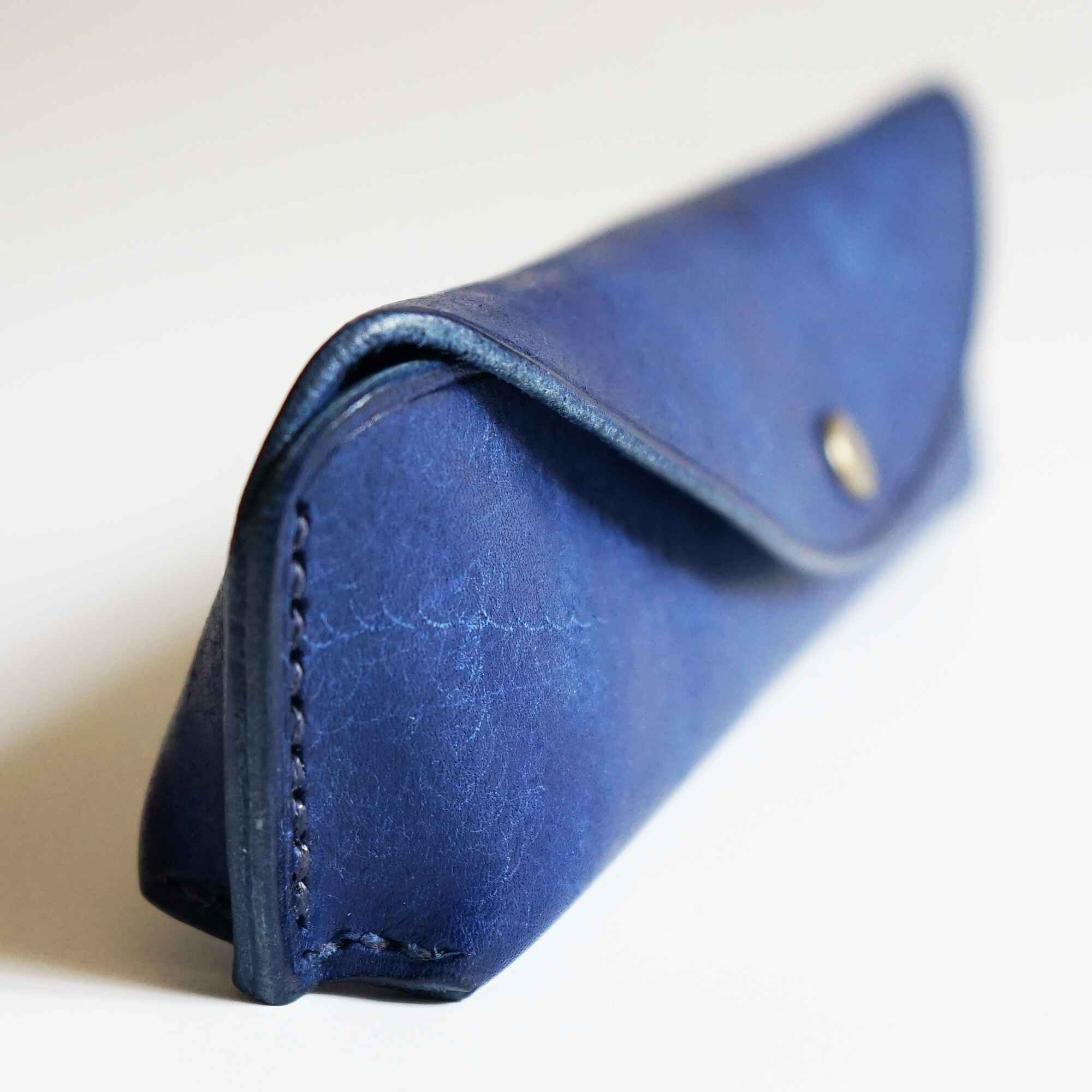 ペントレイのように使える tenui-手縫い イタリアンレザースリムペンケース ROLIA graffi(ローリア/ グラフィー)