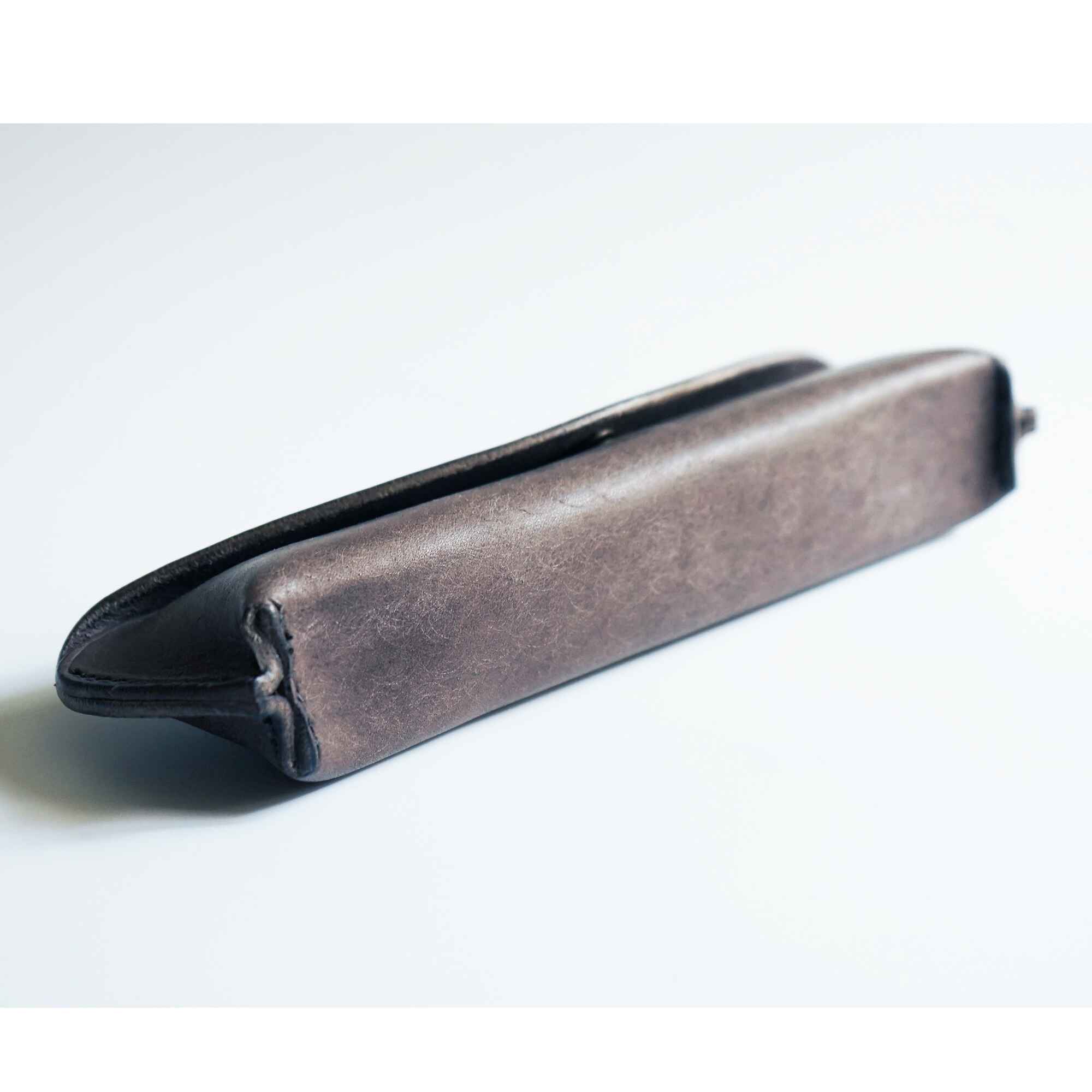 ペントレイのように使える tenui-手縫い イタリアンレザースリムペンケース ROLIA graffi(ローリア/ グラフィー)