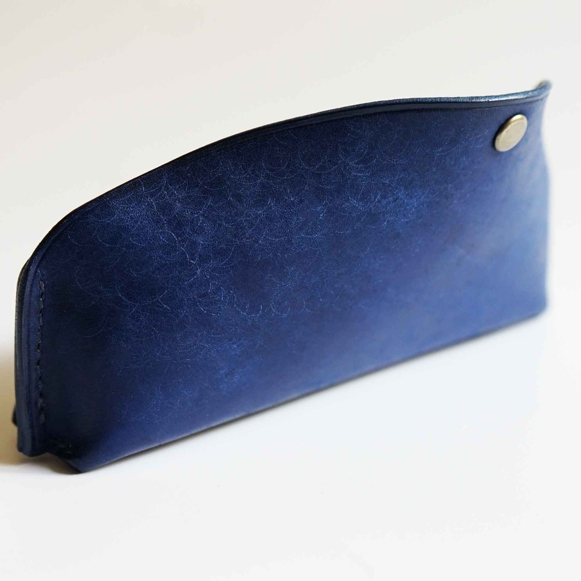 ペントレイのように使える tenui-手縫い イタリアンレザースリムペンケース ROLIA graffi(ローリア/ グラフィー)