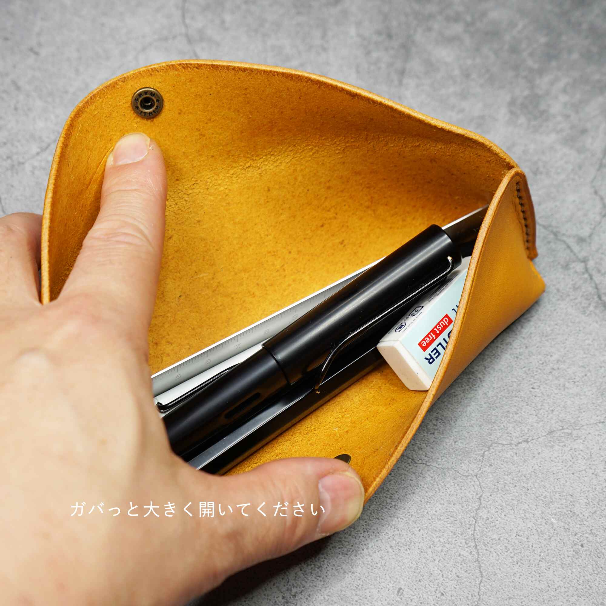 ペントレイのように使える tenui-手縫い イタリアンレザースリムペンケース ROLIA liscio®︎(ローリア/ リスシオ)