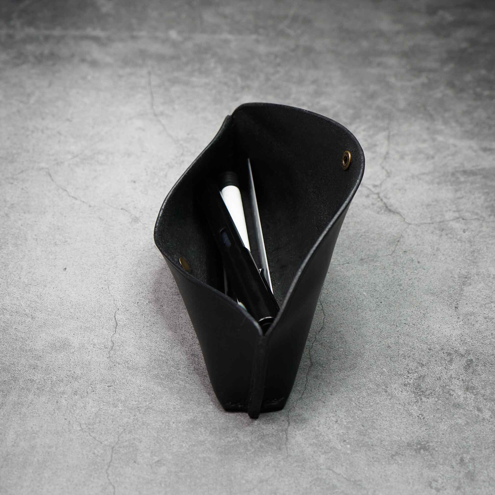 ペントレイのように使える tenui-手縫い イタリアンレザースリムペンケース ROLIA liscio®︎(ローリア/ リスシオ)