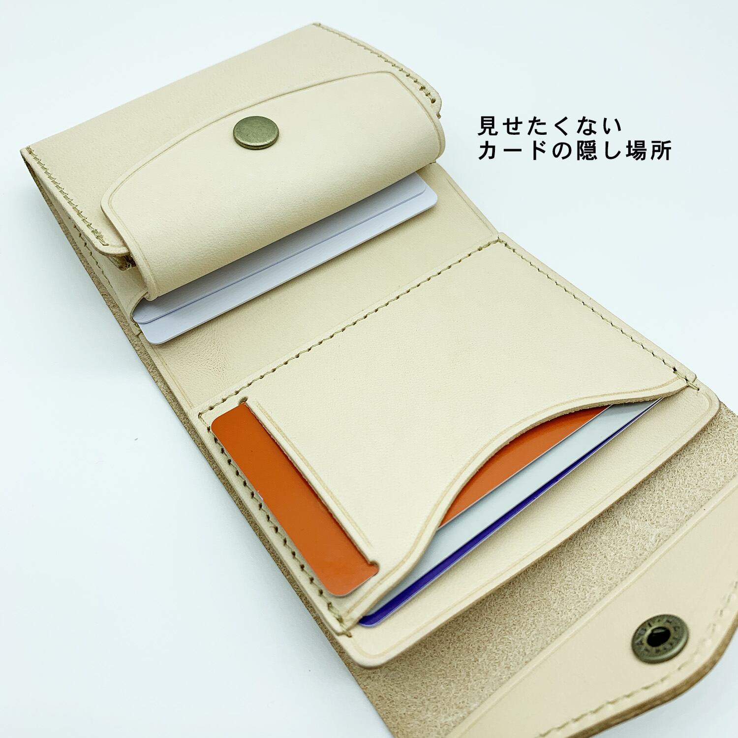 小さくても驚きの使い勝手と収納力!便利な見開きタテ持ち micro wallet / kinari(マイクロウォレット / キナリ)