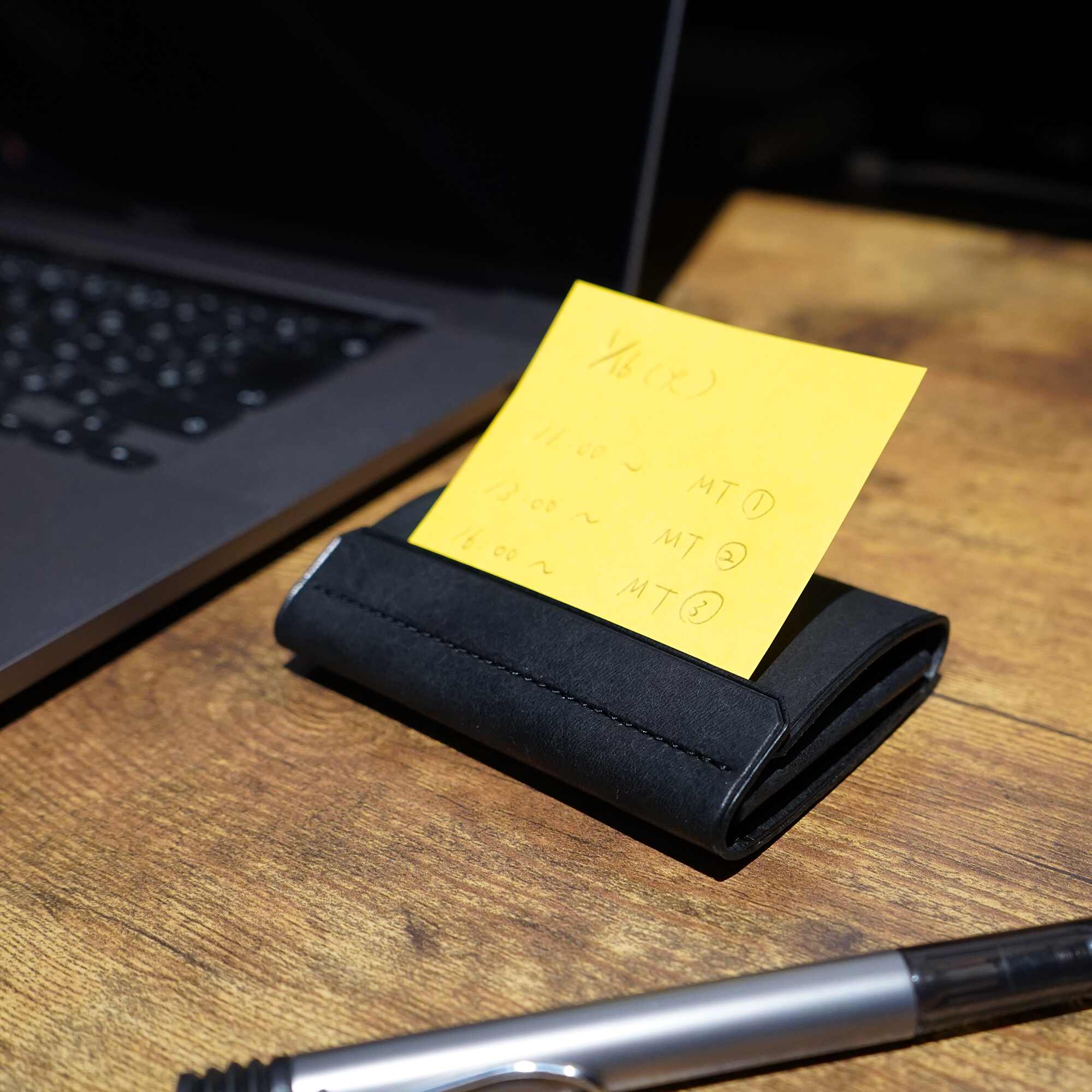 「名刺が立つ。次世代名刺入れ」L-stand Compact / graffi(エルスタンドコンパクト/グラフィー)