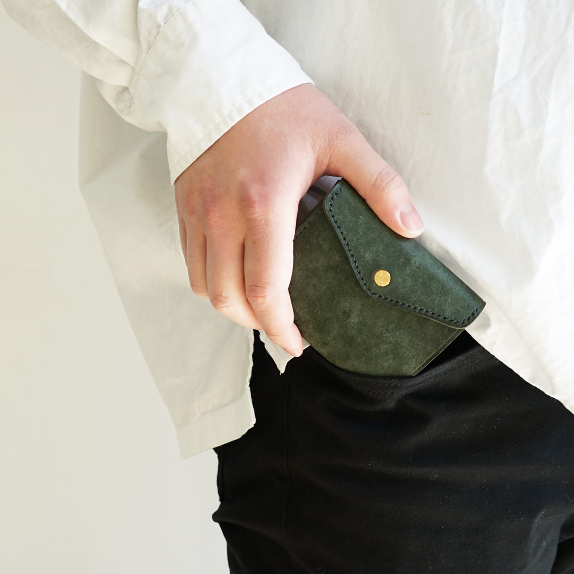 一瞬で開いて カードがスッと出しやすい micro wallet IC / graffi(マイクロウォレットIC / グラフィー)