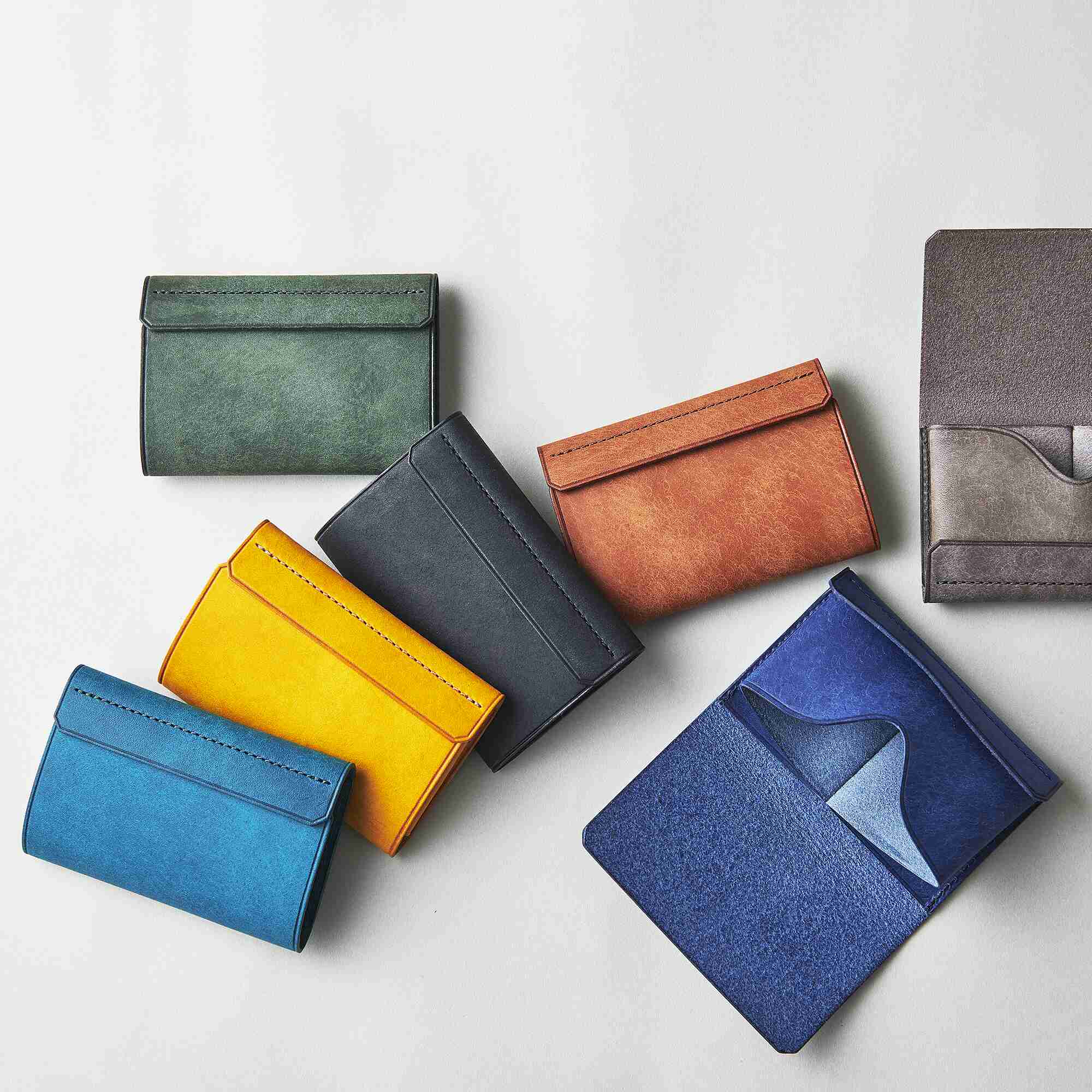 「名刺が立つ。次世代名刺入れ」L-stand Compact / graffi(エルスタンドコンパクト/グラフィー)