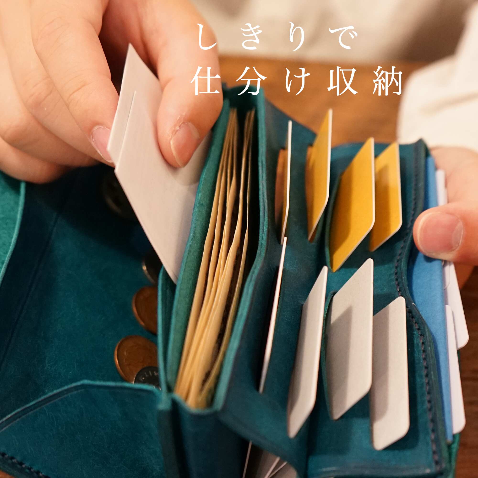 「カードが立つ／小銭が広がる」小さい長財布 stand up wallet GA/ graffi（スタンドアップウォレットGA/ グラフィー）