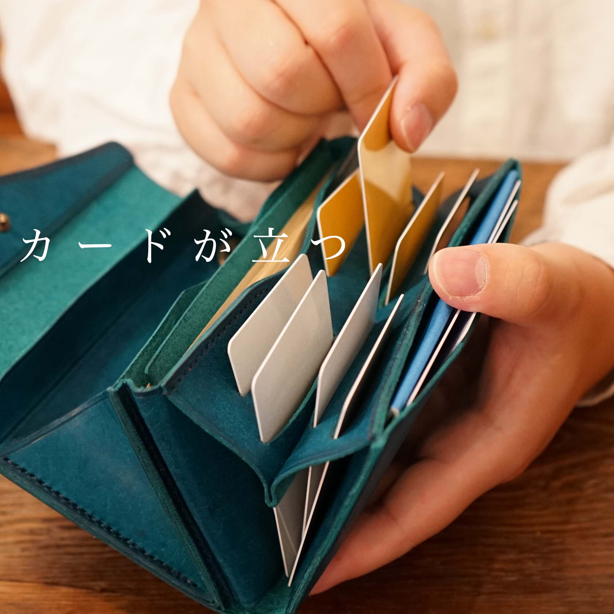 「カードが立つ／小銭が広がる」小さい長財布 stand up wallet GA/ graffi（スタンドアップウォレットGA/ グラフィー）