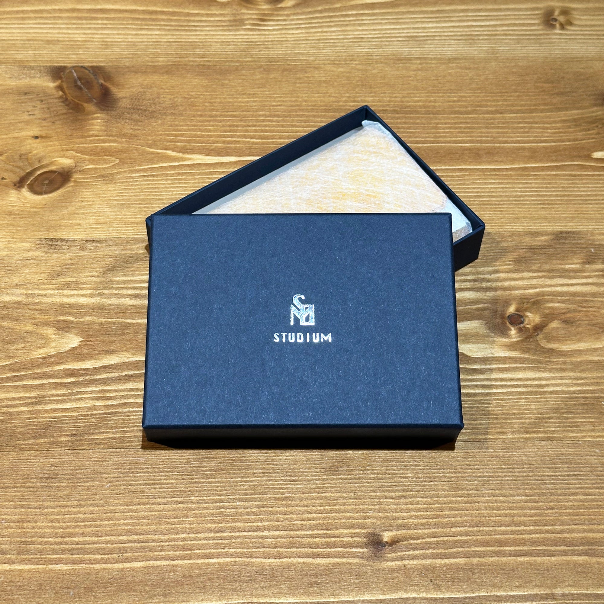 「名刺が立つ。次世代名刺入れ」L-stand Compact / graffi(エルスタンドコンパクト／グラフィー）